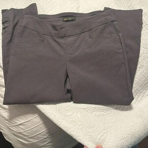 Lee Women's Capris in Dark Gray